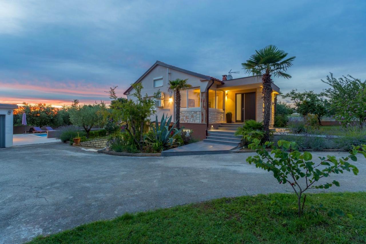 Villa Viktoria Poll&Garden View Kaštelir Dış mekan fotoğraf