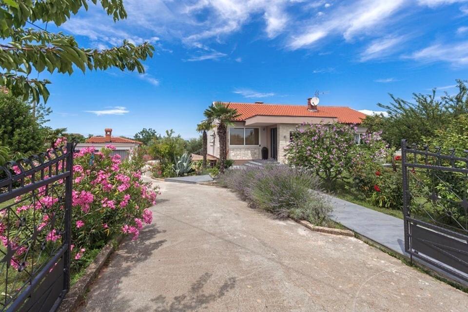 Villa Viktoria Poll&Garden View Kaštelir Dış mekan fotoğraf